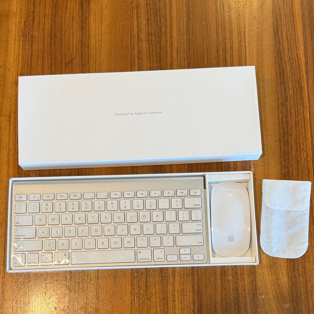 Apple White Wireless Magic Keyboard and Magic Mouse in White